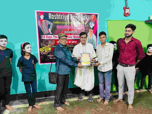 द आर्ट ऑफ माइम कार्यशाला में सुमित ठाकुर की शानदार ट्रेनिंग, बच्चों ने दी साइलेंट शो की प्रस्तुति